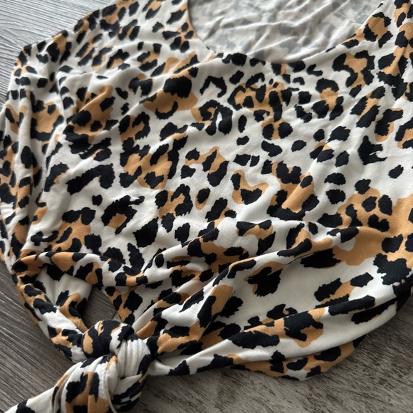 Aritzia Babaton crop top animal print leopard cat small - Picture 4 of 8